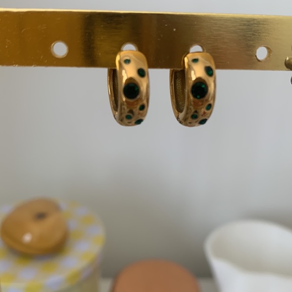 Gold plated stainless steel and green stone hoops huggie hoop earrings - Picture 5 of 5